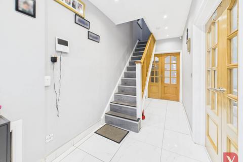 5 bedroom semi-detached house for sale, Biscot Road, Luton LU3