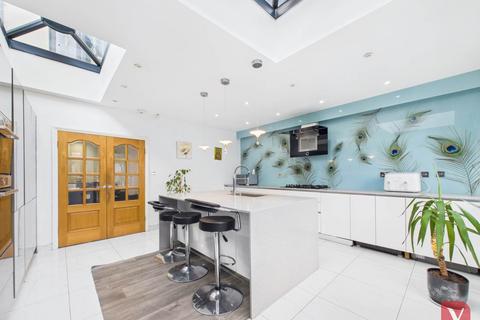 5 bedroom semi-detached house for sale, Biscot Road, Luton LU3