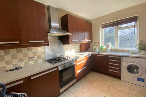 2 bedroom apartment to rent, Egmont Road, Sutton SM2
