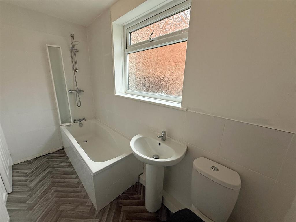 Bathroom a2.jpg