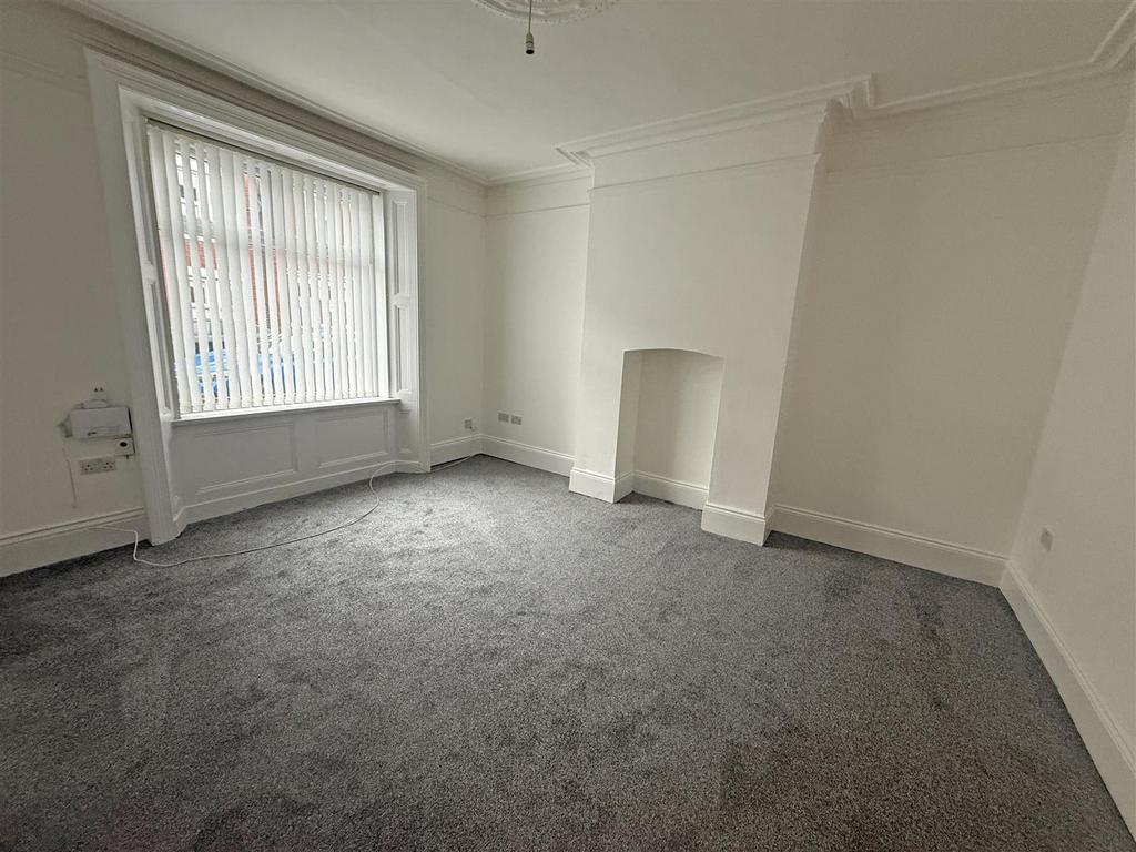Bedroom 1.jpg