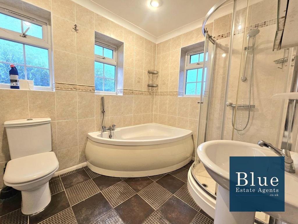Family Bathroom Suite
