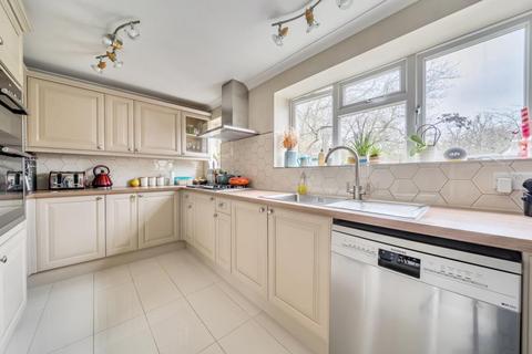 2 bedroom apartment to rent, Virginia Water
