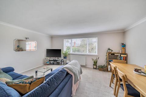 2 bedroom apartment to rent, Virginia Water