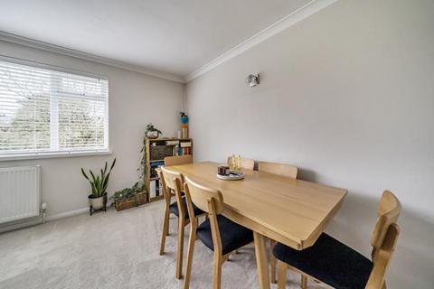 2 bedroom apartment to rent, Virginia Water