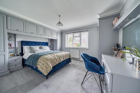 2 bedroom apartment to rent, Virginia Water