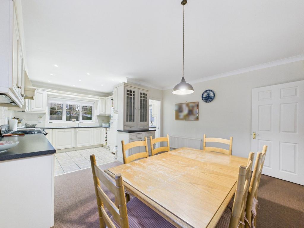Kitchen/Breakfast Area