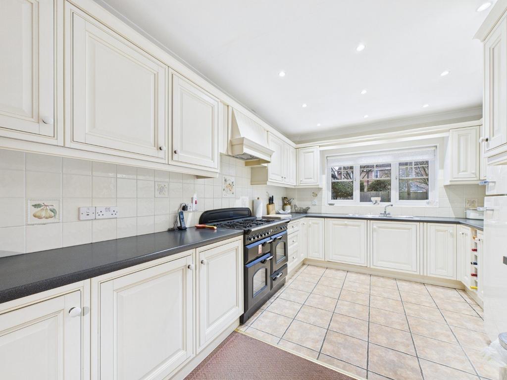 Kitchen/Breakfast Area