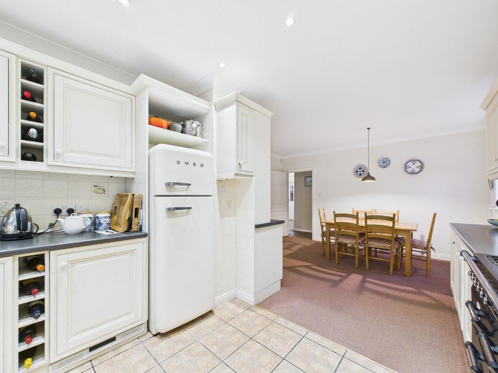 Kitchen/Breakfast Area