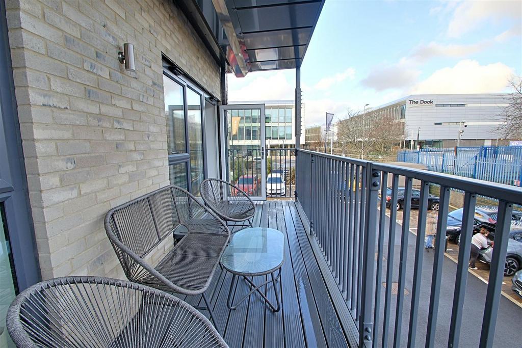 Balcony 3.jpg