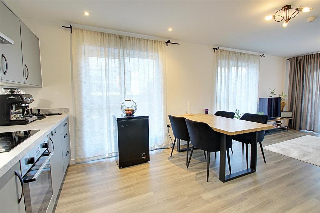 Kitchen Dining.jpg
