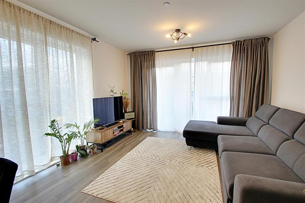Living Room 1.jpg