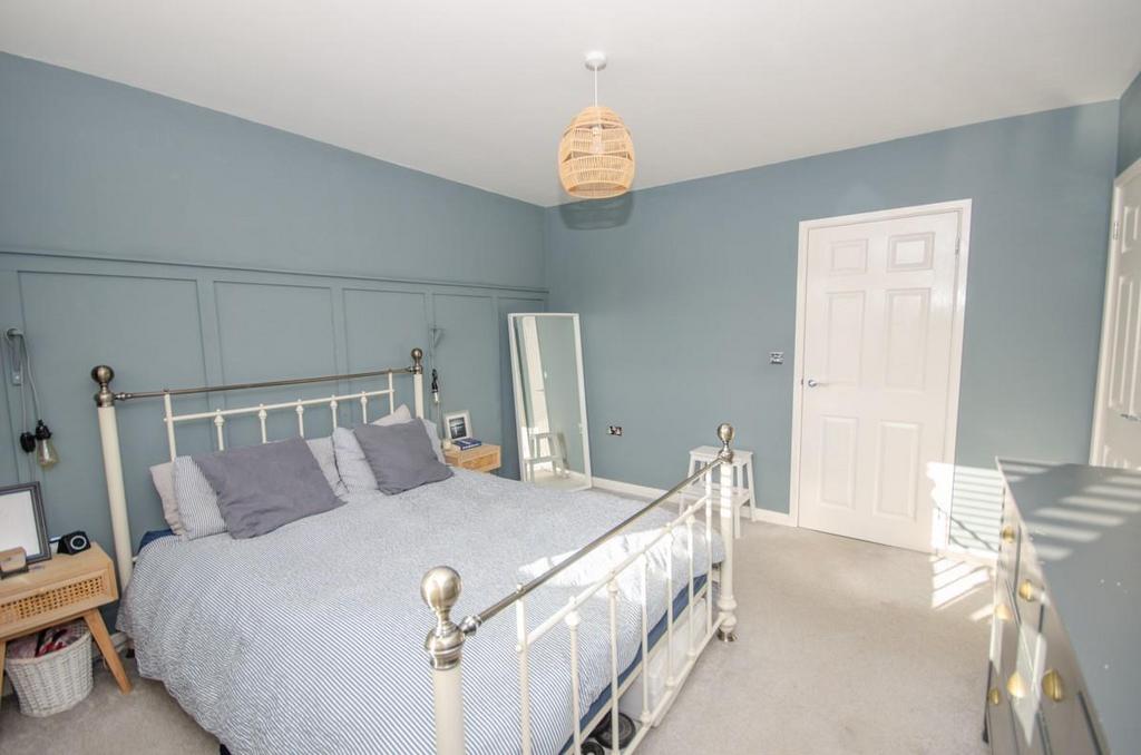 Bedroom 1 pic 2.jpg
