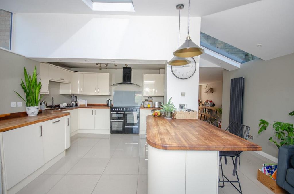 Kitchen pic 3.jpg