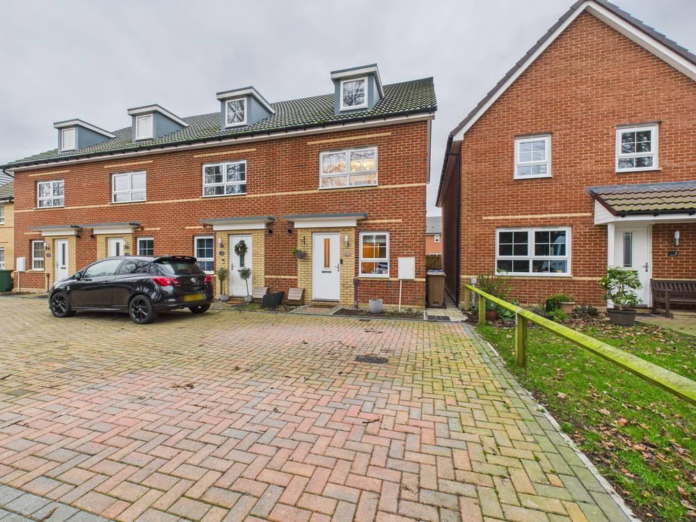 4 Bedroom House - end terrace for Sale
