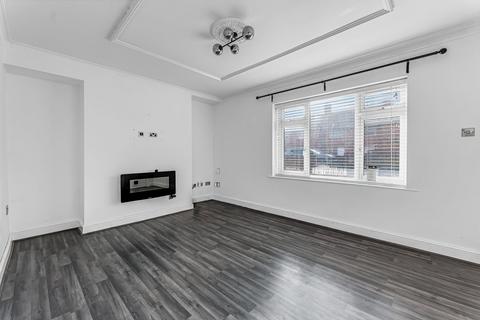 3 bedroom semi-detached house for sale, Southwold Drive, Nottingham, NG8 1PD