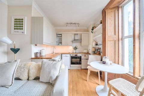 2 bedroom apartment for sale, Cadogan Road, Surbiton