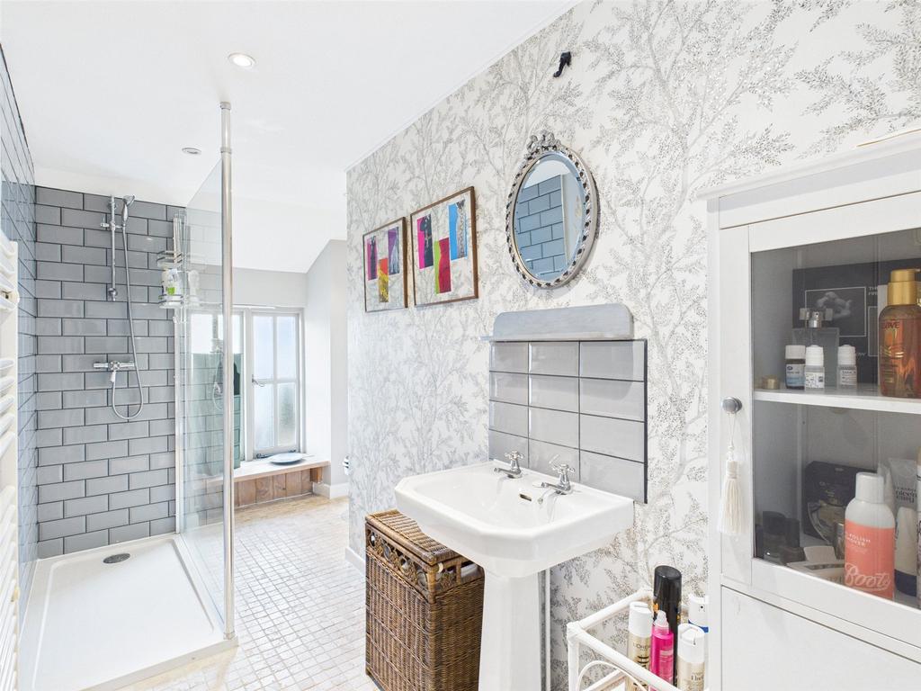 Family Shower Room