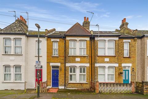 3 bedroom house to rent, Parkleigh Road, London SW19