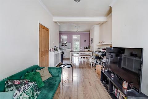 3 bedroom house to rent, Parkleigh Road, London SW19