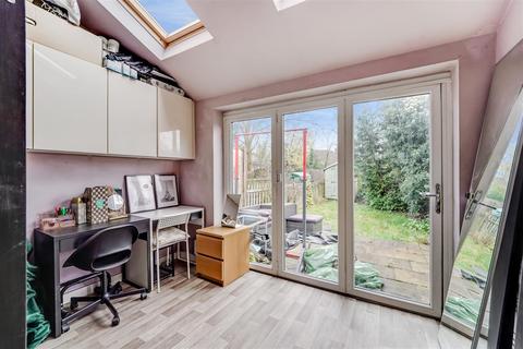 3 bedroom house to rent, Parkleigh Road, London SW19