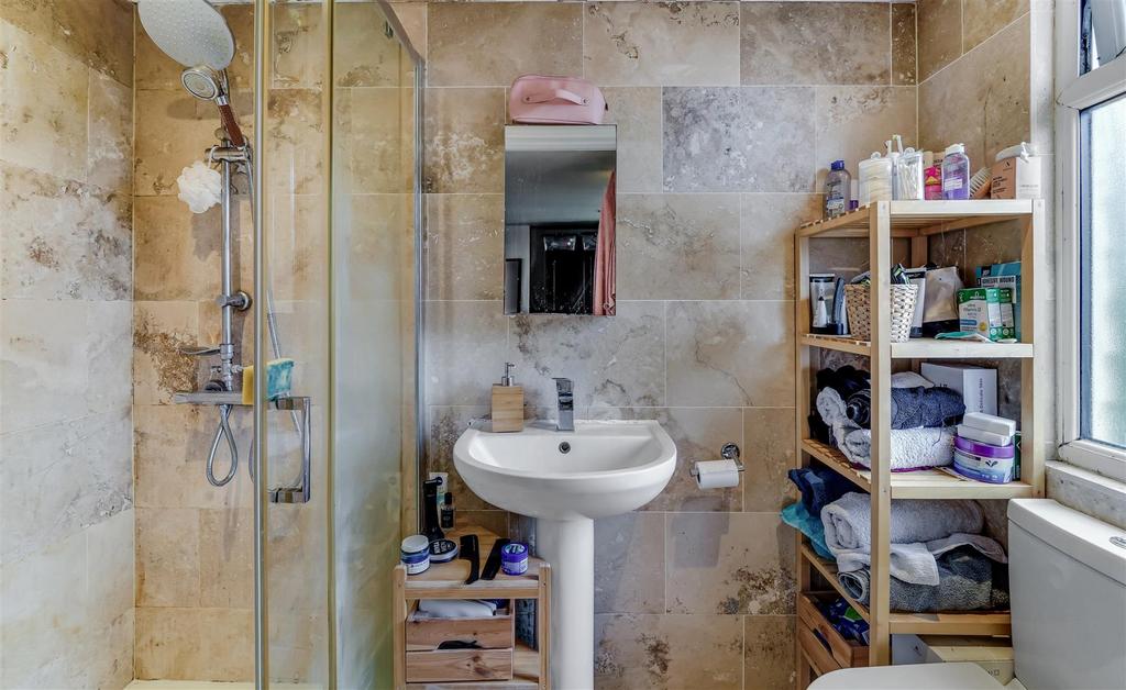 PARKLEIGH ROAD ensuite.jpg