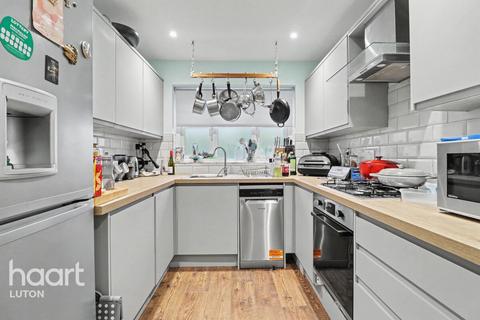 undefined, Five Oaks, Luton