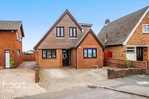 undefined, Five Oaks, Luton