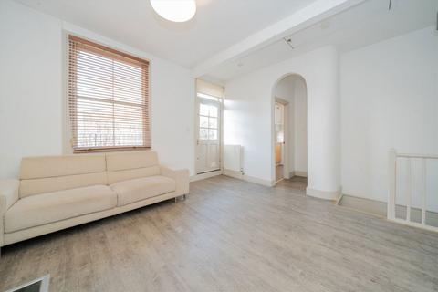 2 bedroom flat to rent, Russell Gardens Mews, London W14