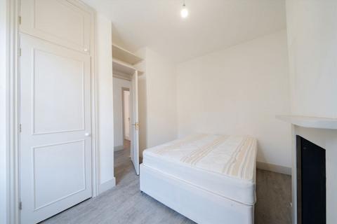 2 bedroom flat to rent, Russell Gardens Mews, London W14