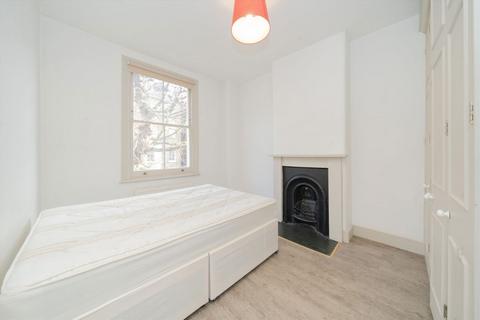 2 bedroom flat to rent, Russell Gardens Mews, London W14