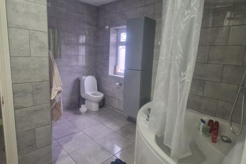 3 bedroom flat to rent, 536 Stratford Road, B11