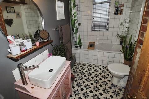 2 bedroom terraced house for sale, Oulton Lane, Leeds LS26