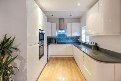4 bedroom semi-detached house to rent, Wilmington Way, Brighton