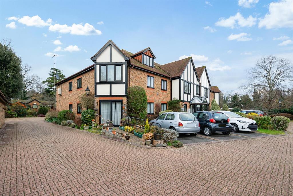 BROOKLANDS COURT, FLAT (14).jpg