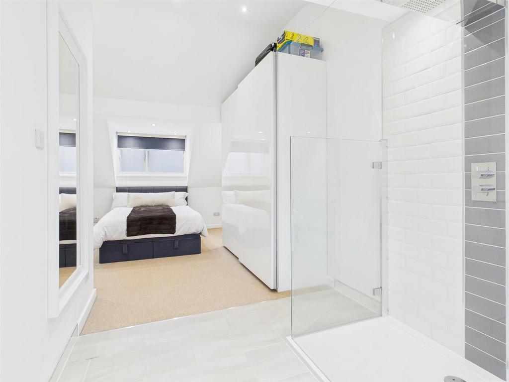 En-Suite + Bedroom 1