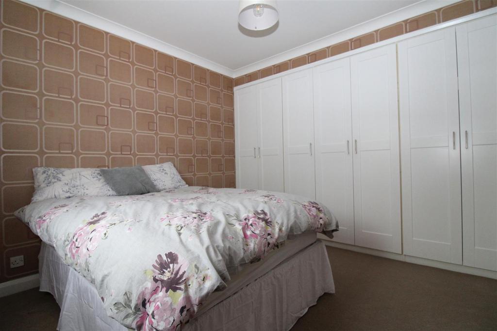 Bedroom..JPG
