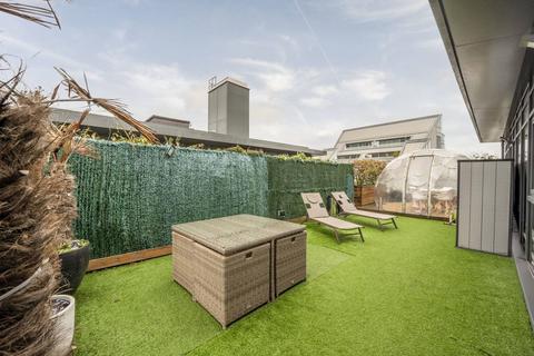 2 bedroom flat to rent, Osiers Road, Wandsworth Town, London, SW18
