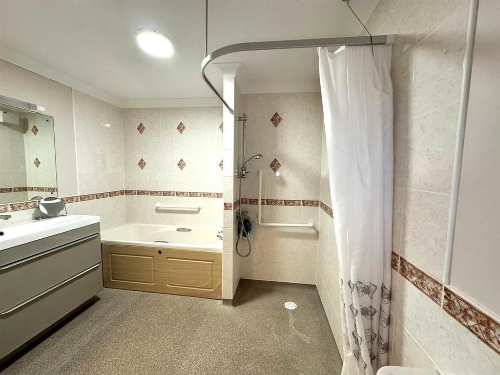 Bathroom .jpeg