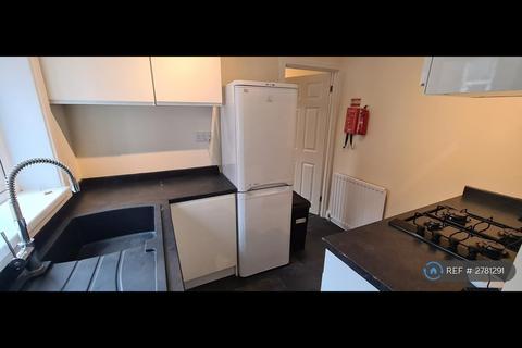 3 bedroom flat to rent, Simonside Terrace, Heaton, NE6