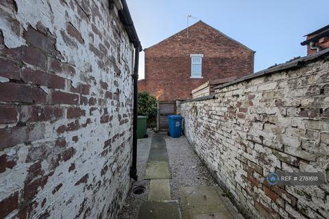 3 bedroom end of terrace house to rent, Douglas Street, Atherton, Manchester, M46