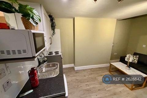 1 bedroom in a house share to rent, Lena Gardens, London, W6