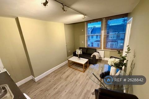 1 bedroom in a house share to rent, Lena Gardens, London, W6