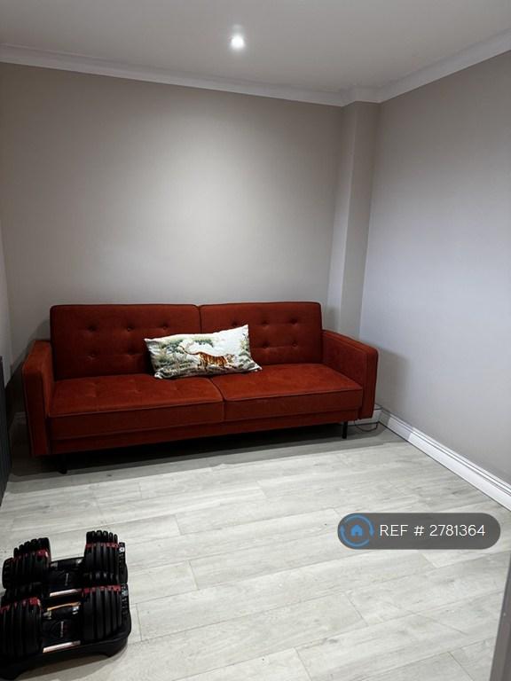 Bedroom 5/Office