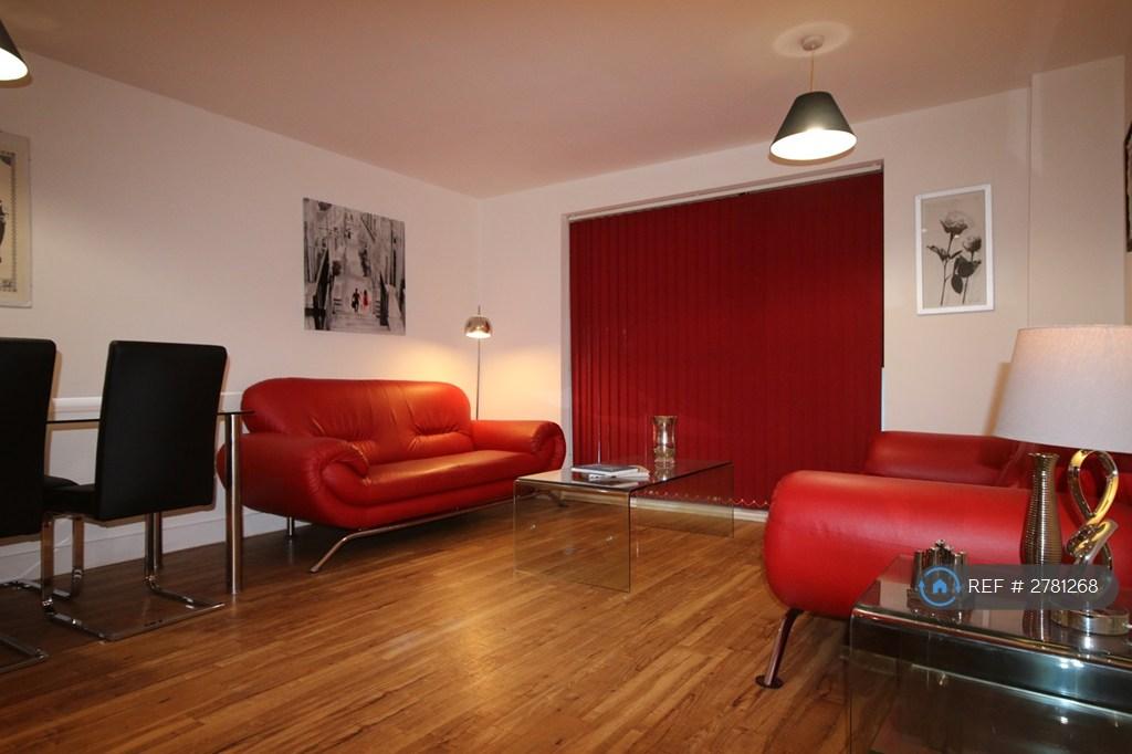 Lounge (Red Sofas Now Replaced - See New Photos)