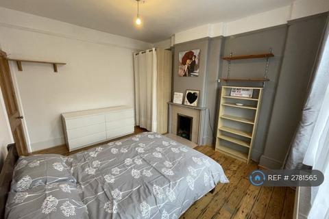 2 bedroom maisonette to rent, Gladstone Avenue, London, N22