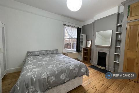 2 bedroom maisonette to rent, Gladstone Avenue, London, N22