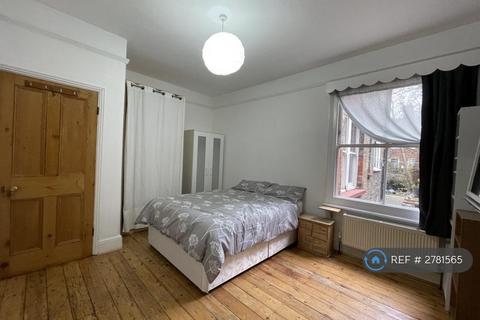 2 bedroom maisonette to rent, Gladstone Avenue, London, N22
