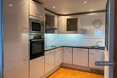 2 bedroom flat to rent, Glaisher Street, London, SE8