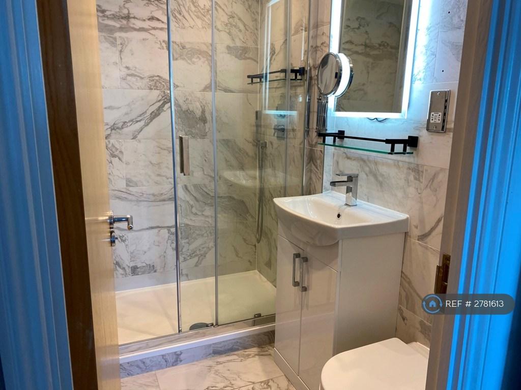 En-Suite Bathroom